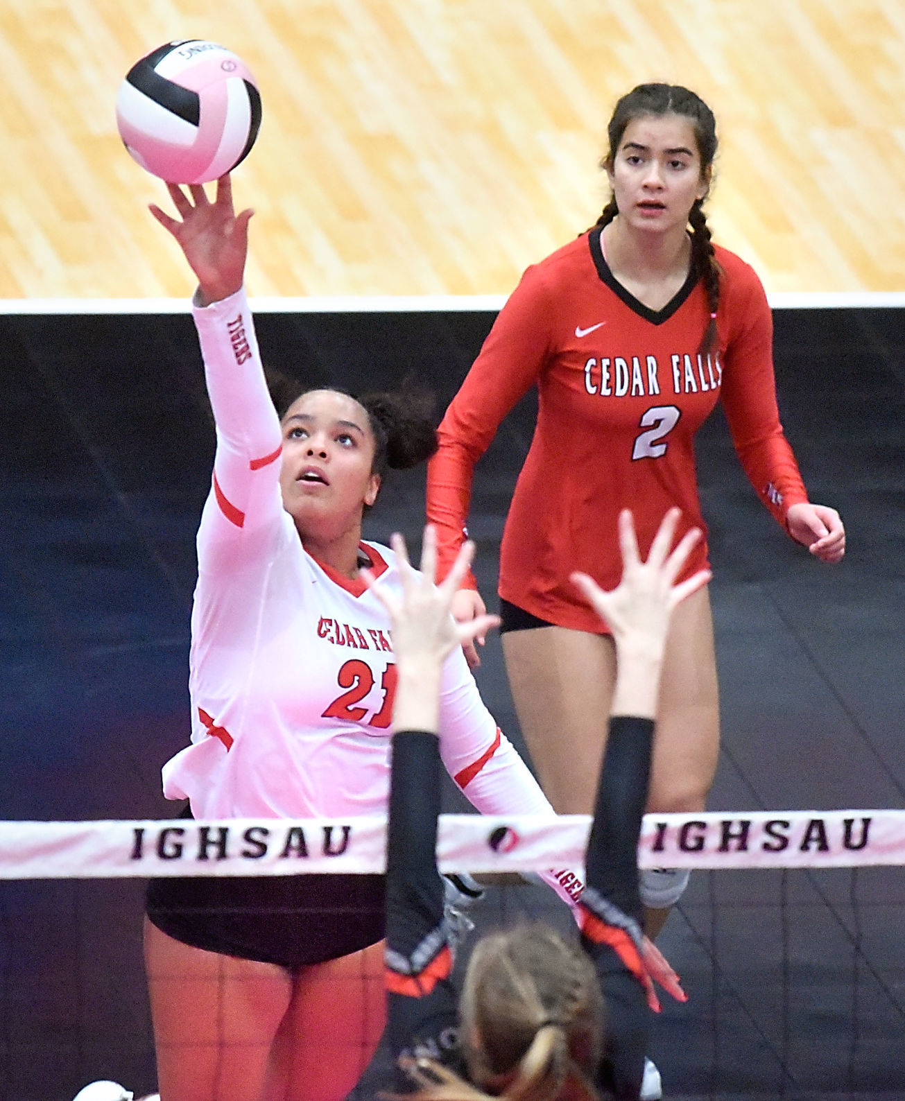 110818ho-cf-vb-linn-mar-4